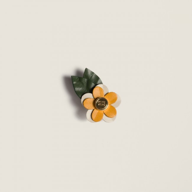 Miu Miu Leather floral brooch - Ochre/White Miu Miu Leather floral brooch - Ochre/White